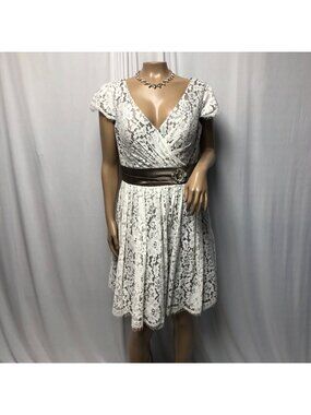 Pretty Maids Dress Womens Size 12 Ivory Lace Mocha Underlay Evening Wedding